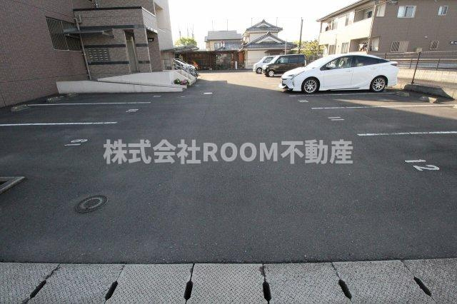 M’ｓ　oneの駐車場|カースペースがあります