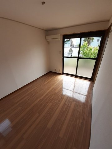 パストラルハイムの洋室