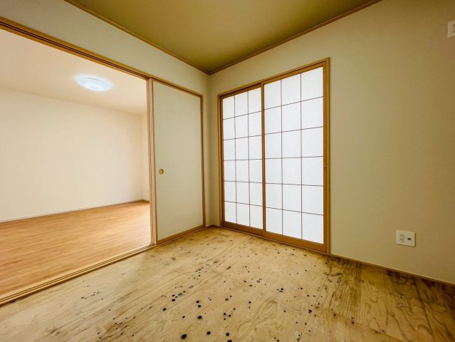 ＋＋読谷村瀬名波-A号棟（全2棟）の洋室|きれいな洋室です