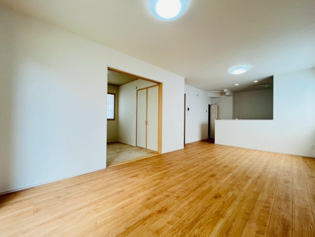 ＋＋読谷村瀬名波-A号棟（全2棟）の洋室|きれいな洋室です