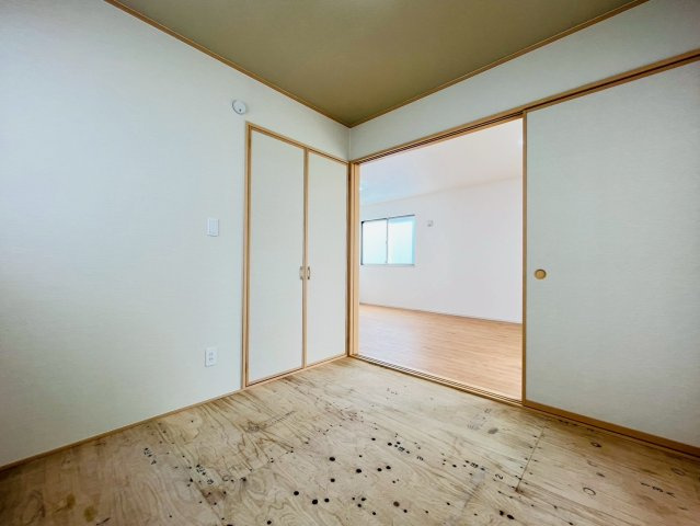 ＋＋読谷村瀬名波-A号棟（全2棟）の洋室|落ち着いた色調の洋室です