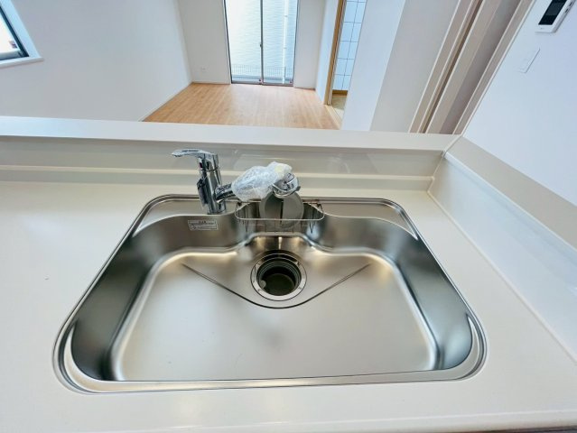 ＋＋読谷村瀬名波-A号棟（全2棟）のキッチン|きれいなキッチンです