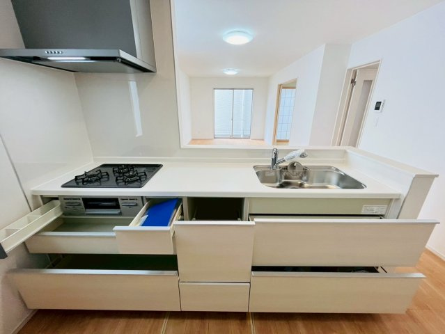 ＋＋読谷村瀬名波-A号棟（全2棟）のキッチン|キッチンです