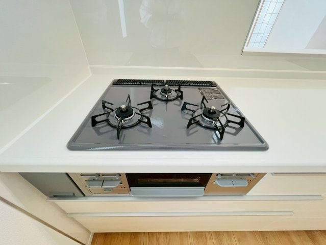 ＋＋読谷村瀬名波-A号棟（全2棟）のキッチン|お料理しやすいキッチンです