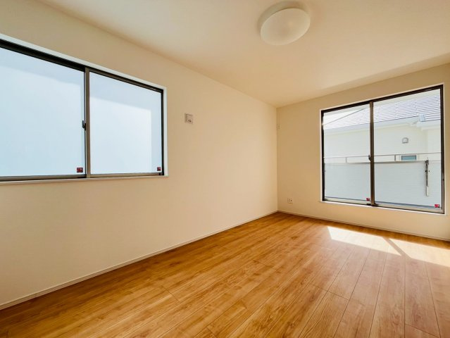 ＋＋読谷村瀬名波-A号棟（全2棟）の洋室|きれいな洋室です