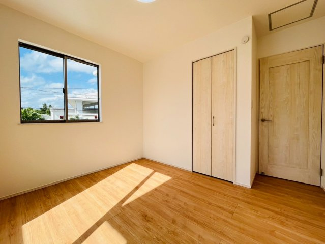 ＋＋読谷村瀬名波-A号棟（全2棟）の洋室|ゆったりした洋室です