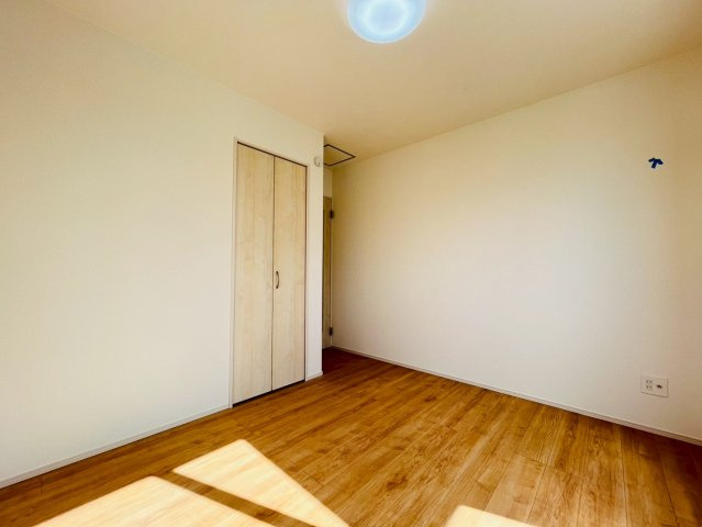 ＋＋読谷村瀬名波-A号棟（全2棟）の洋室|広々とした洋室です