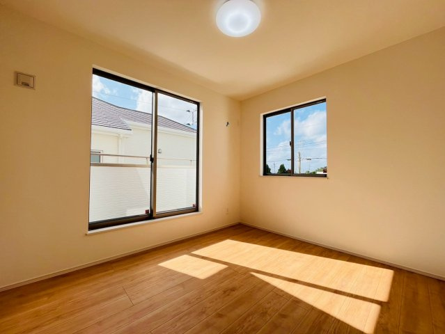 ＋＋読谷村瀬名波-A号棟（全2棟）の洋室|ゆったりした洋室です