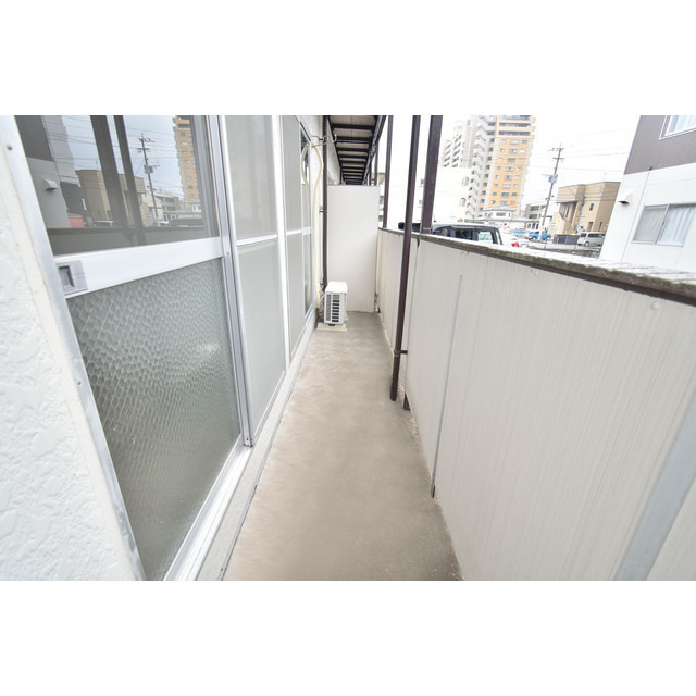 ニューコーポ高田　A棟のバルコニー|暖かな日差しのふりそそぐバルコニー