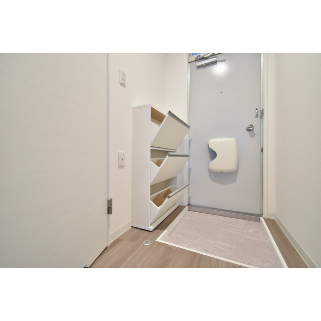 ニューコーポ高田　A棟の玄関|収納もある玄関です