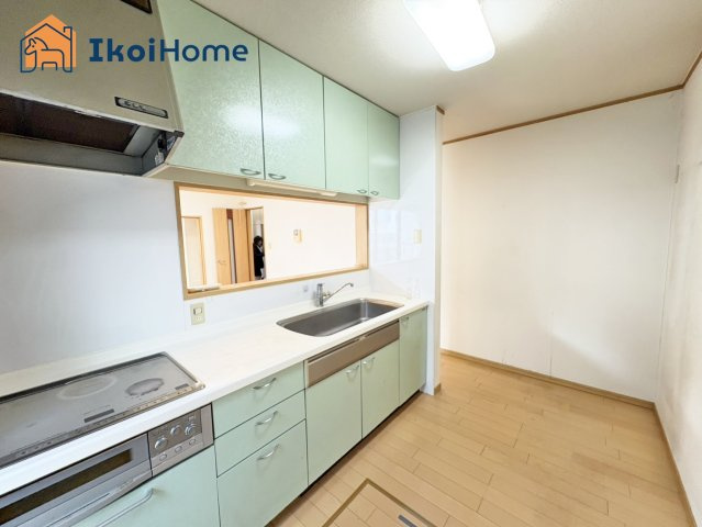 神戸市西区水谷1丁目　中古戸建のキッチン|【ホームページに現地動画掲載中】●年中無休：当日予約可●便利な収納完備のキッチン！