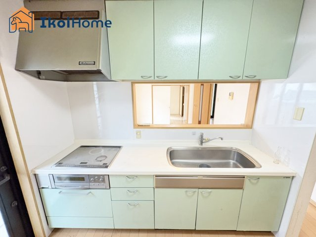 神戸市西区水谷1丁目　中古戸建のキッチン|【ホームページに現地動画掲載中】●年中無休：当日予約可●キッチンには小窓があり光が入り明るいです！