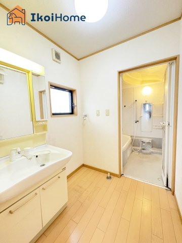 神戸市西区水谷1丁目　中古戸建の洗面所|【ホームページに現地動画掲載中】●年中無休：当日予約可●5000〜15000円前後で洗濯パン付きます