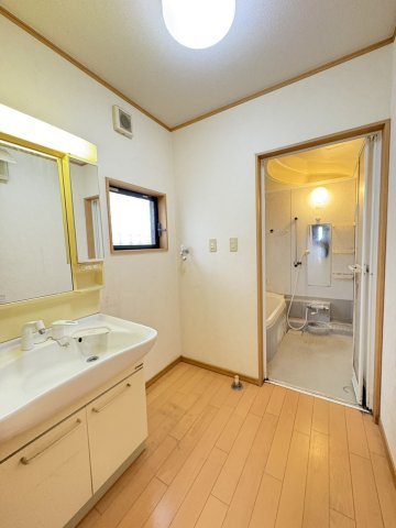 神戸市西区水谷1丁目　中古戸建の浴室|【ホームページに現地動画掲載中】●年中無休：当日予約可●吊戸棚・収納棚・床下収納の追加工事も可能です