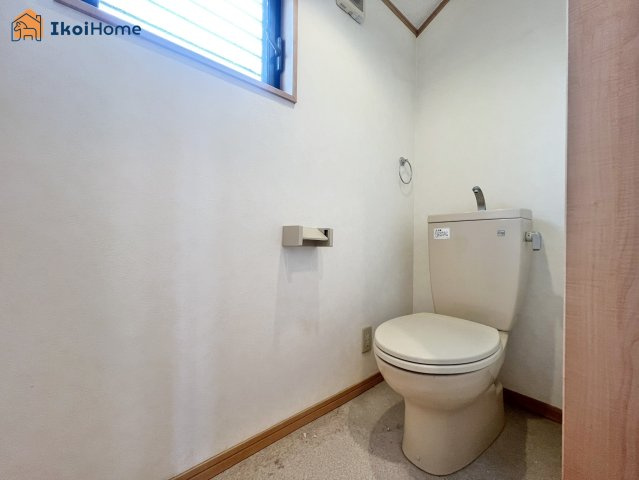 神戸市西区水谷1丁目　中古戸建のトイレ|●年中無休：当日予約可●トイレが2か所あるので夜中も楽ちん。朝方のトイレ渋滞もなくなります。