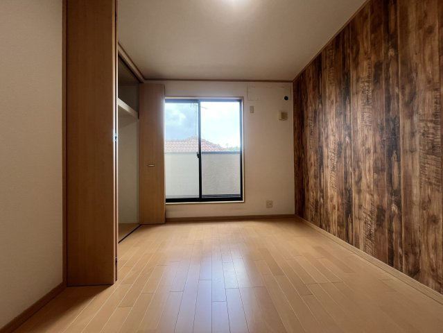 神戸市西区水谷1丁目　中古戸建の子供部屋|【ホームページに現地動画掲載中】●年中無休：当日予約可●アクセントクロスがおしゃれな空間です。