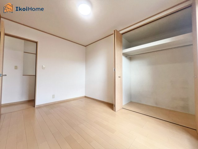 神戸市西区水谷1丁目　中古戸建の子供部屋|●資料・カタログのご請求無料●年中無休：当日予約可●大型収納ございますので、お洋服など収納可能！