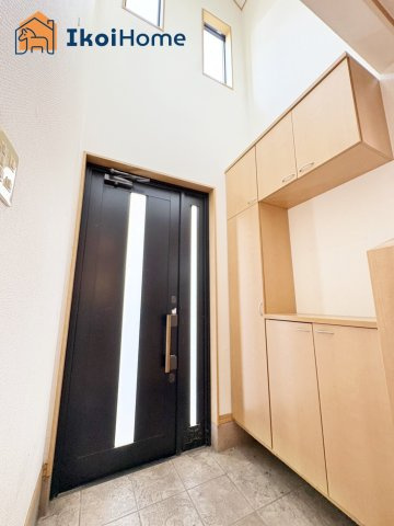 神戸市西区水谷1丁目　中古戸建の玄関|●資料・カタログのご請求無料●年中無休：当日予約可●玄関には大きなシューズボックスが完備♪