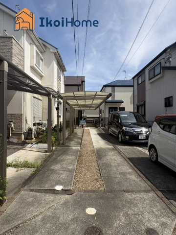 神戸市西区水谷1丁目　中古戸建の駐車場|●資料・カタログのご請求無料●年中無休：当日予約可●お車3台＋自転車・バイクも停められます！