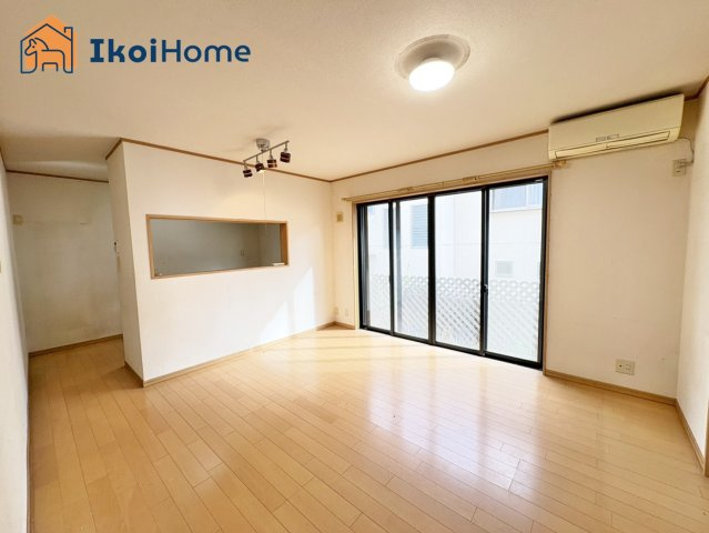 神戸市西区水谷1丁目　中古戸建の居間・リビング|【ホームページに現地動画掲載中】●年中無休：当日予約可●リビングは長方形で家具を配置しやすい間取り。