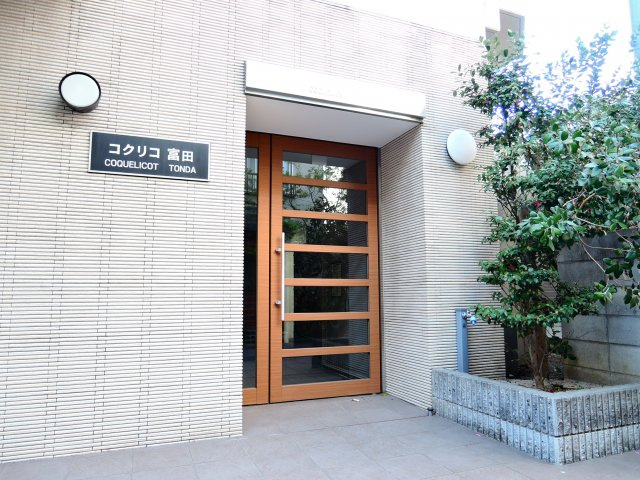 コクリコ富田のエントランス