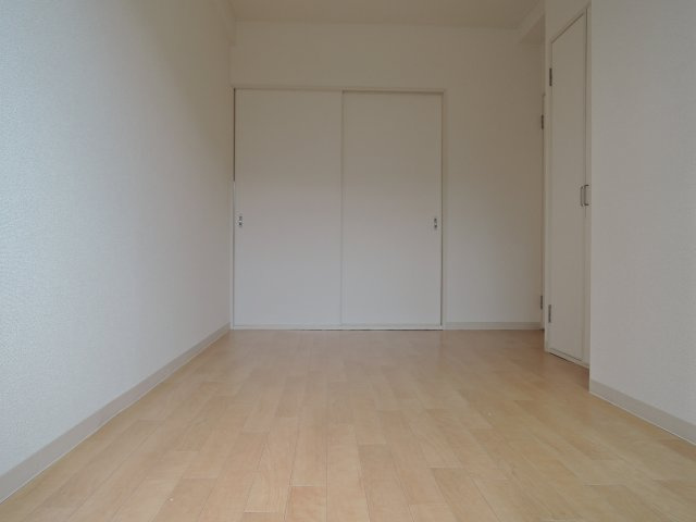 エルベコート高槻の洋室