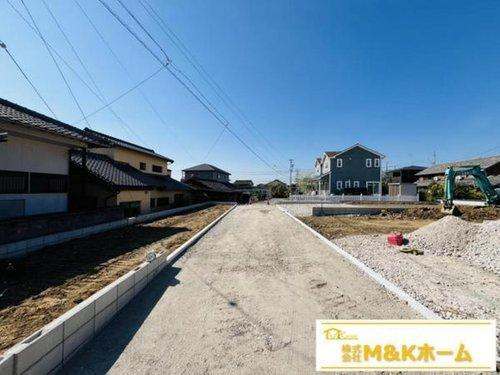 半田市向山町3丁目　全4棟　3号棟の前面道路含む現地写真|R7.10.30撮影　南側前道4ｍ！