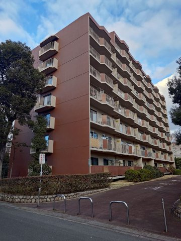 白川高層住宅11棟の外観
