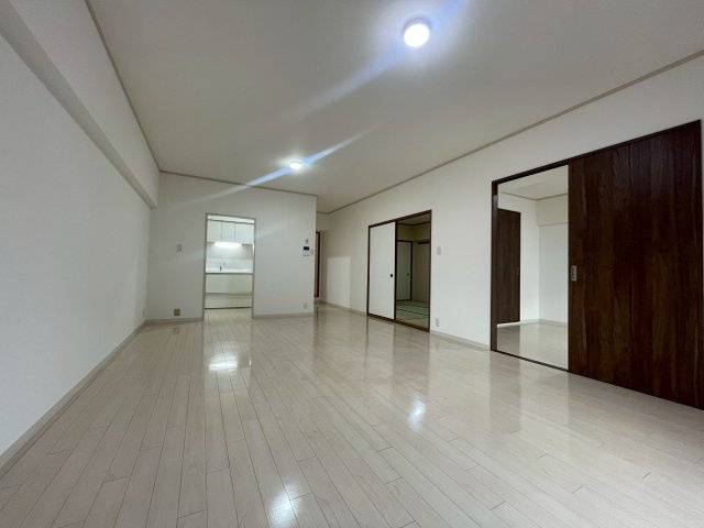 白川高層住宅11棟の居間・リビング