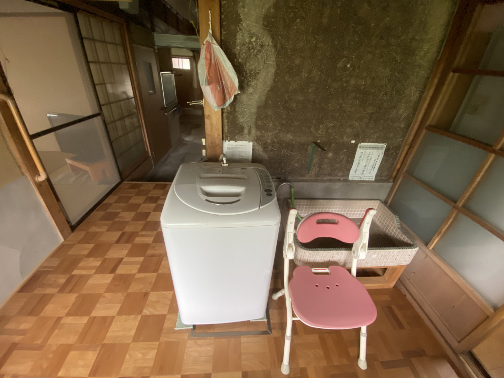 丹波市山南町上滝の中古一戸建の洗面所|洗濯機置場