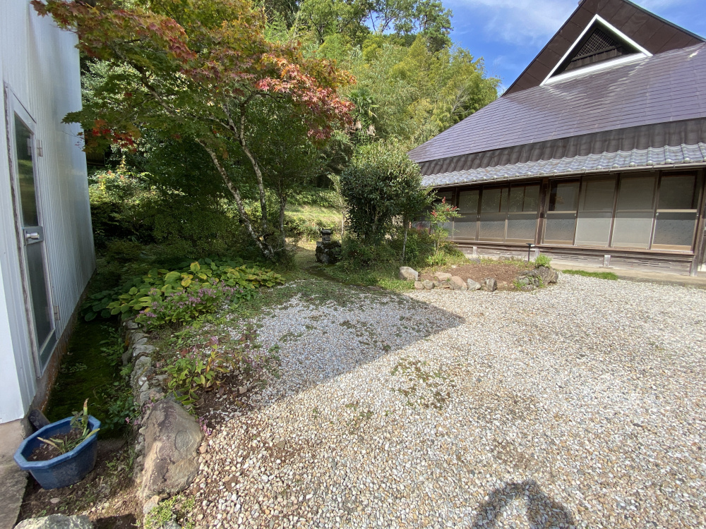 丹波市山南町上滝の中古一戸建の庭