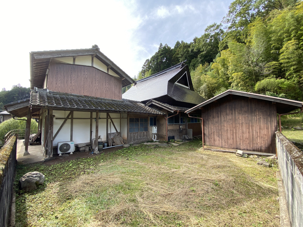 丹波市山南町上滝の中古一戸建の庭