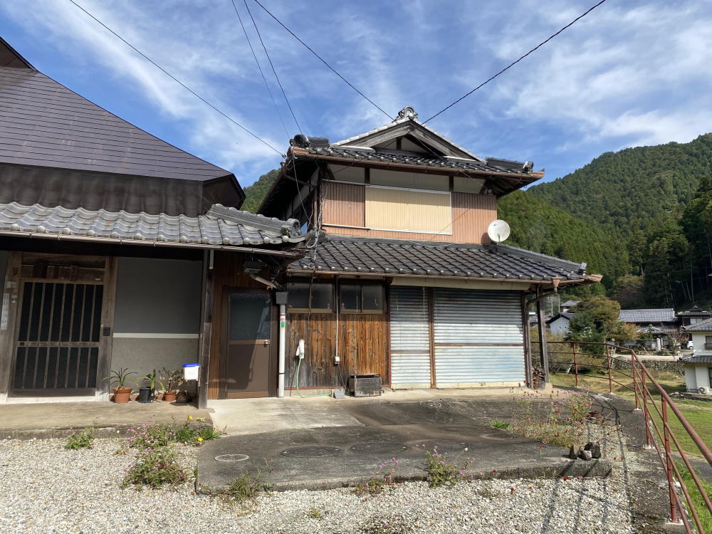 丹波市山南町上滝の中古一戸建の外観