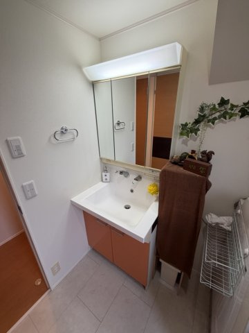 井川城3丁目　中古住宅の独立洗面台