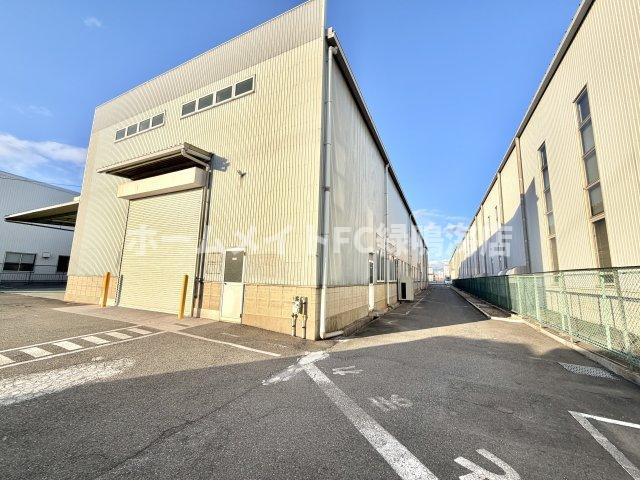 東海市浅山倉庫・工場の外観