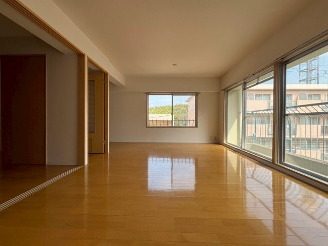 カルム緑地公園Vの居間・リビング