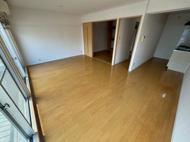 カルム緑地公園Vの居間・リビング