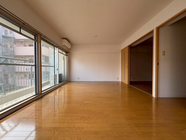 カルム緑地公園Vの居間・リビング