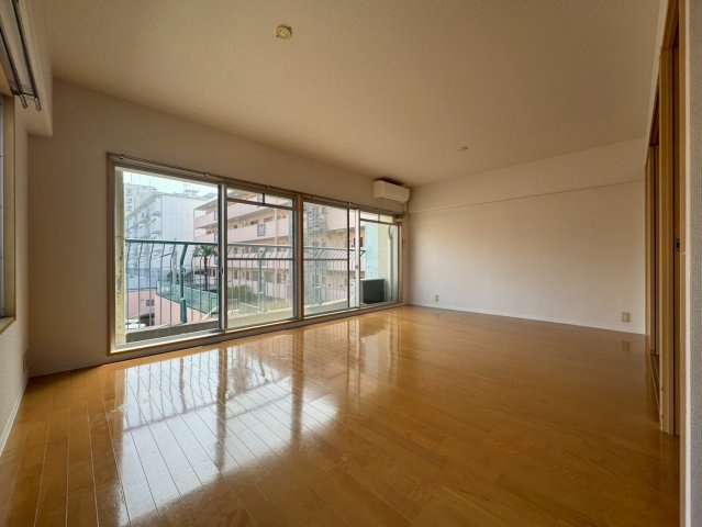 カルム緑地公園Vの居間・リビング