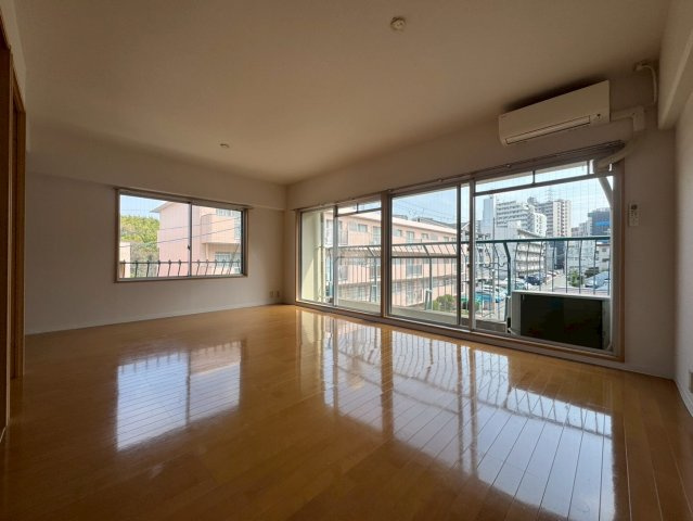 カルム緑地公園Vの居間・リビング