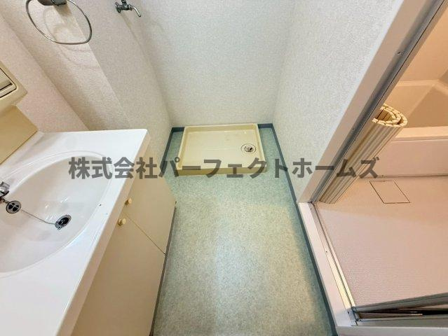 グランドヴィラ香里の洗面所|明るい洗面所です