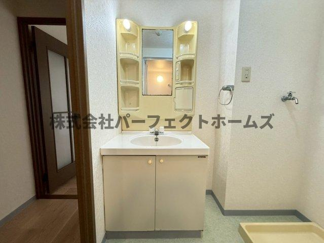 グランドヴィラ香里の独立洗面台|独立洗面台、朝の身支度には欠かせません