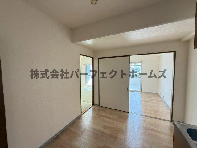 グランドヴィラ香里の居間・リビング|居間です