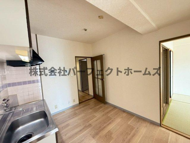 グランドヴィラ香里の居間・リビング|ゆったり過ごせる居間です