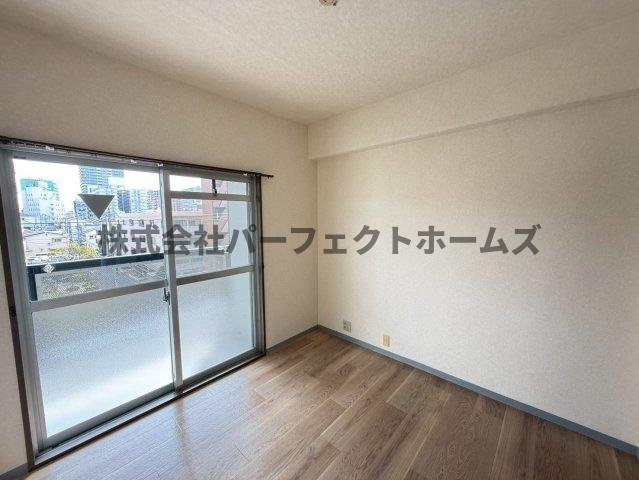 グランドヴィラ香里の洋室|明るい洋室です