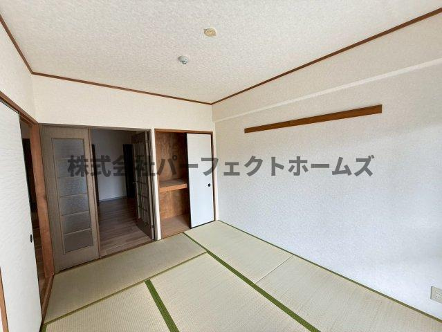 グランドヴィラ香里の和室|柔らかい畳が心地よい和室