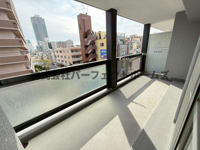 グランドヴィラ香里のバルコニー|開放的で明るい空間を演出してくれるバルコニーです