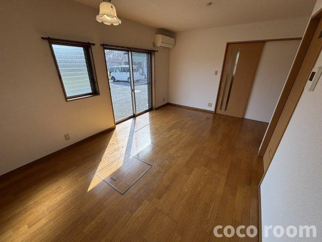 リバーサイド黒石の居間・リビング