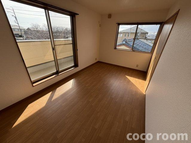 リバーサイド黒石の洋室