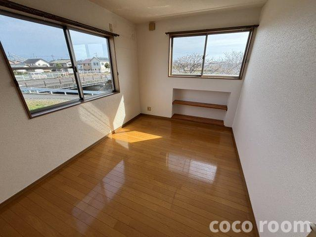 リバーサイド黒石の洋室